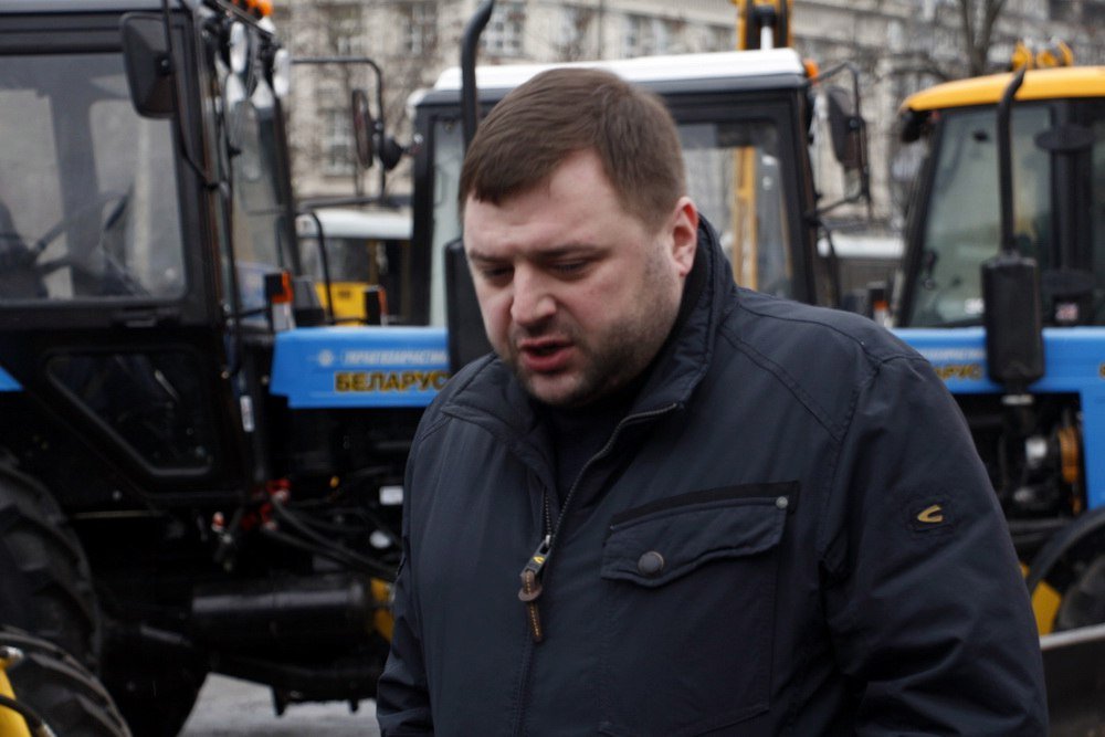 В Днепре показали новую технику для уборки тротуаров (ФОТО, ВИДЕО) 1