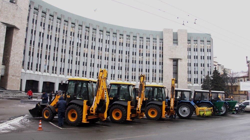 В Днепре показали новую технику для уборки тротуаров (ФОТО, ВИДЕО) 4