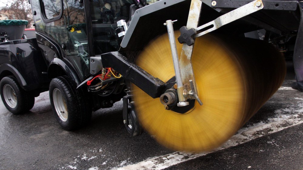 В Днепре показали новую технику для уборки тротуаров (ФОТО, ВИДЕО) 5