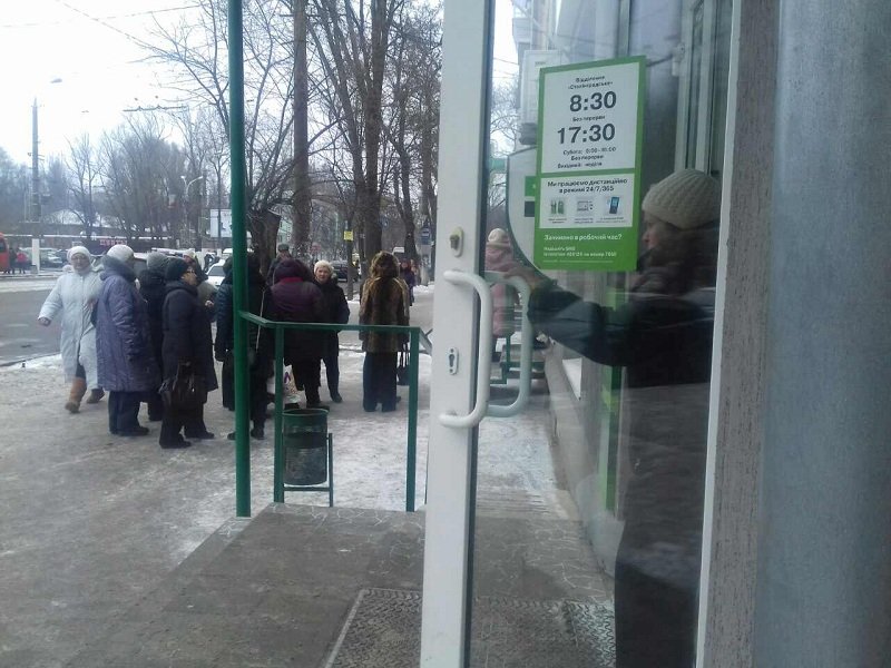 Паника вокруг ПриватБанка: есть ли очереди у банкоматов Днепра (ФОТО) 8