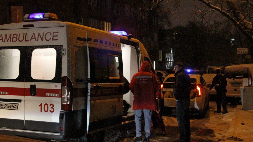 Авария в центре: 13-летнего ребенка прокатили на капоте Mitsubishi (ВИДЕО, ФОТО) 1