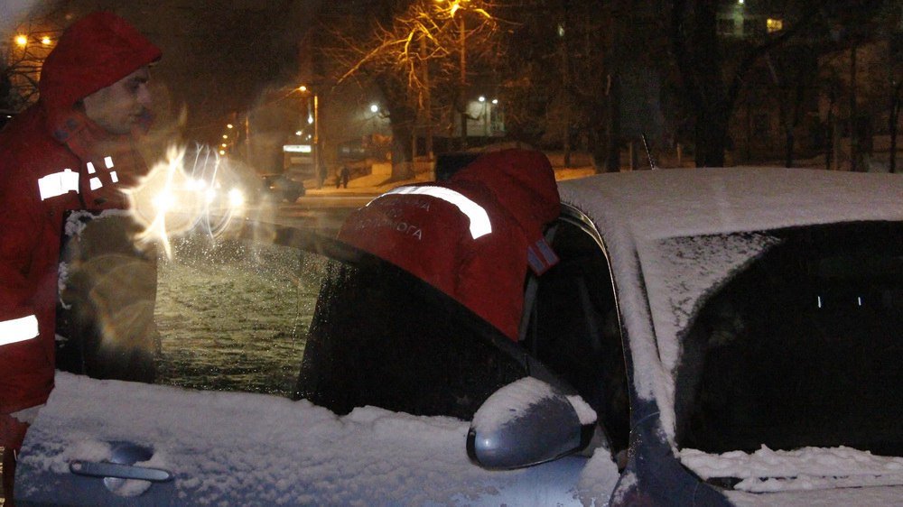 Авария в центре: 13-летнего ребенка прокатили на капоте Mitsubishi (ВИДЕО, ФОТО) 3