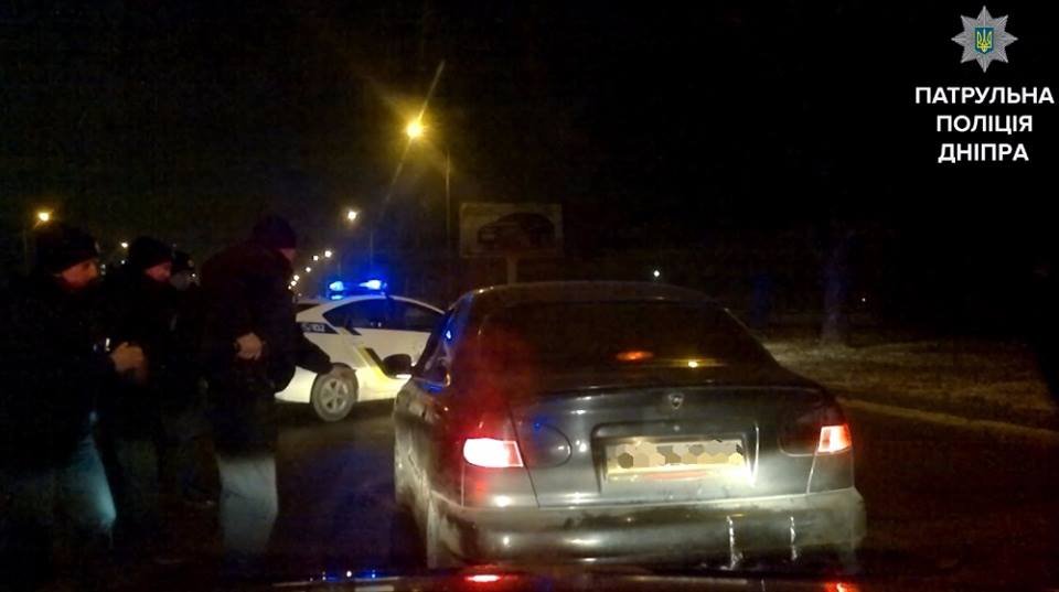Полицейская погоня в Днепре: нарушителя блокировали три автомобиля  (ФОТО) 1