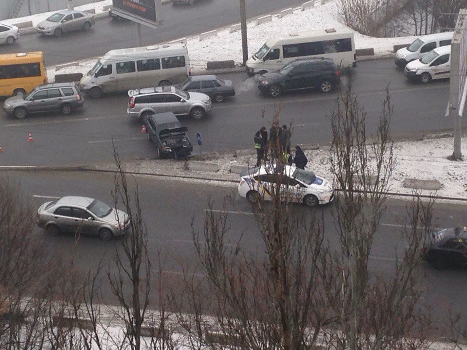 Серьезные ДТП на Слобожанском проспекте, в районе Нового моста и Нашей Правды: образовалась пробка (ФОТО) 1