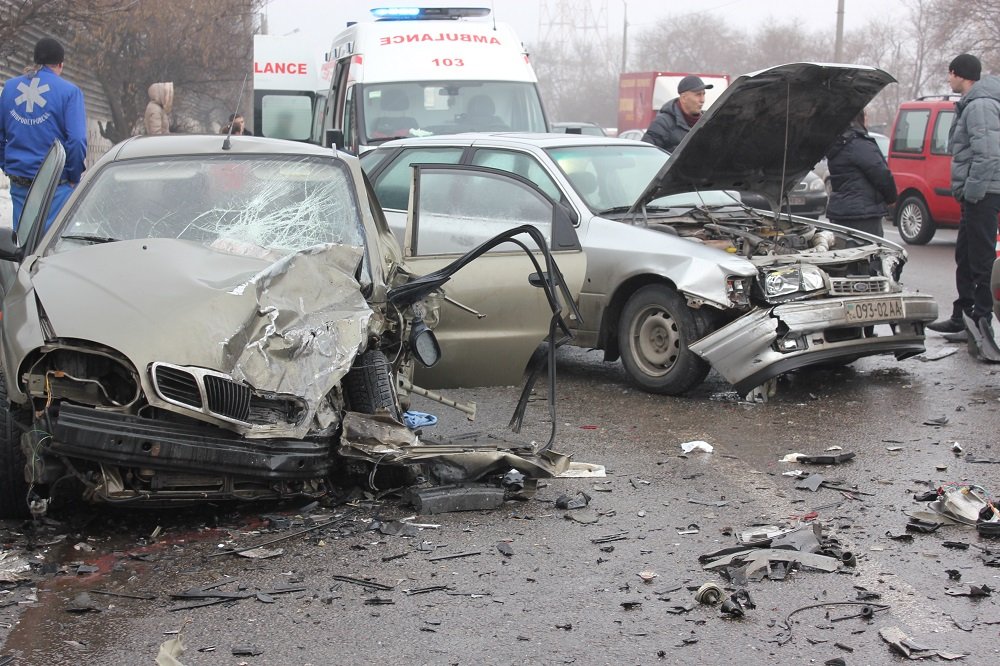 Возле Кайдакского моста столкнулись 4 машины: подробности (ФОТО) 1
