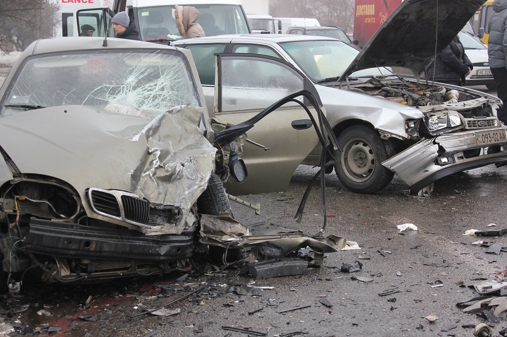 Возле Кайдакского моста столкнулись 4 машины: подробности (ФОТО) 3