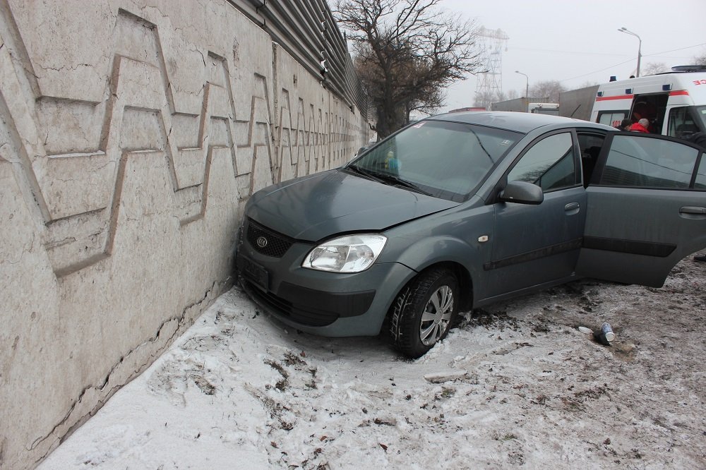 Возле Кайдакского моста столкнулись 4 машины: подробности (ФОТО) 6