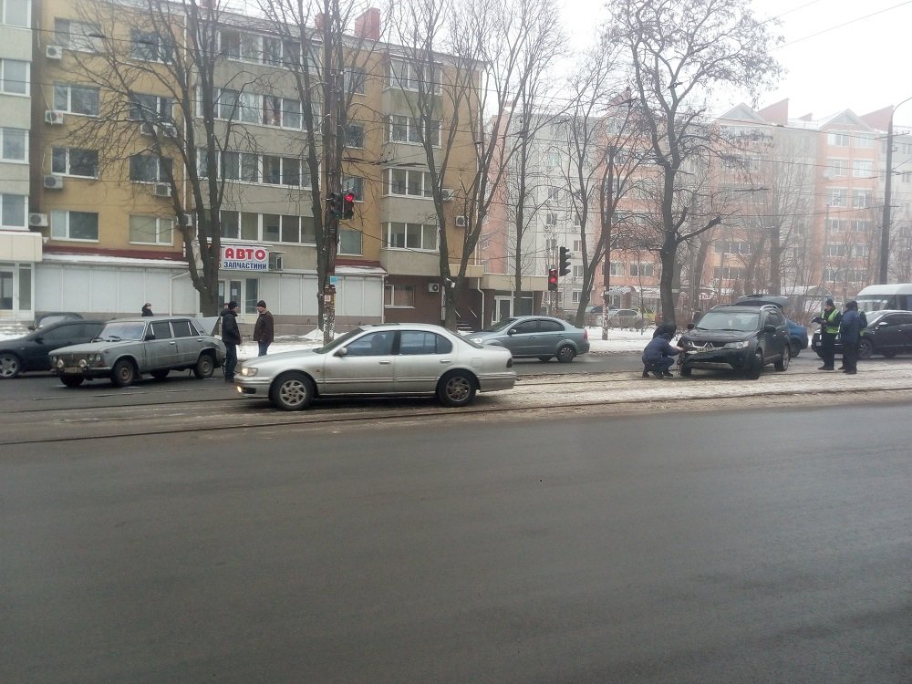 ДТП на Богдана Хмельницкого: столкнулись "Жигули" и Mitsubishi (ФОТО) 2