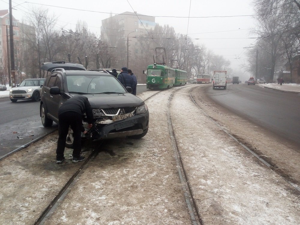 ДТП на Богдана Хмельницкого: столкнулись "Жигули" и Mitsubishi (ФОТО) 3