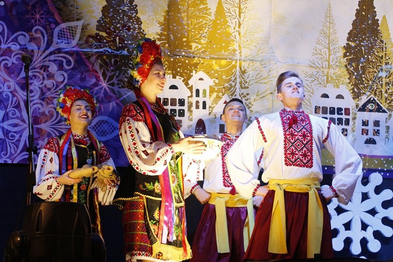 В парке Шевченко открылась новогодняя ёлка: как это было (ФОТО) 11