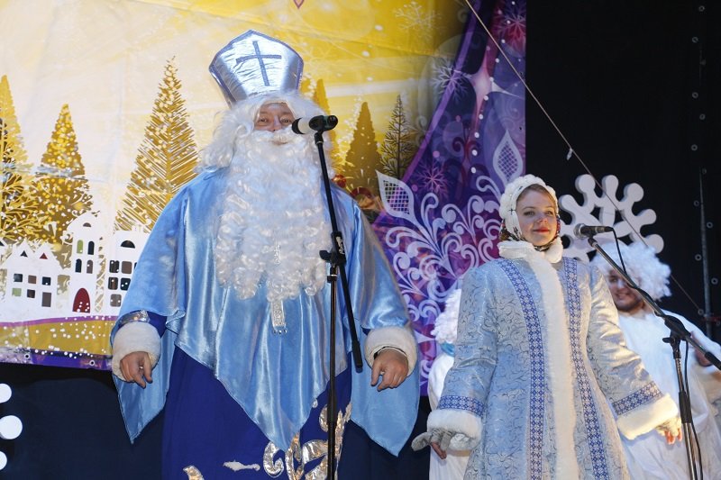 В парке Шевченко открылась новогодняя ёлка: как это было (ФОТО) 13