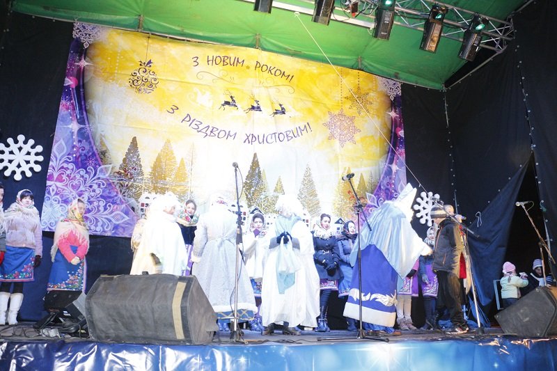 В парке Шевченко открылась новогодняя ёлка: как это было (ФОТО) 19