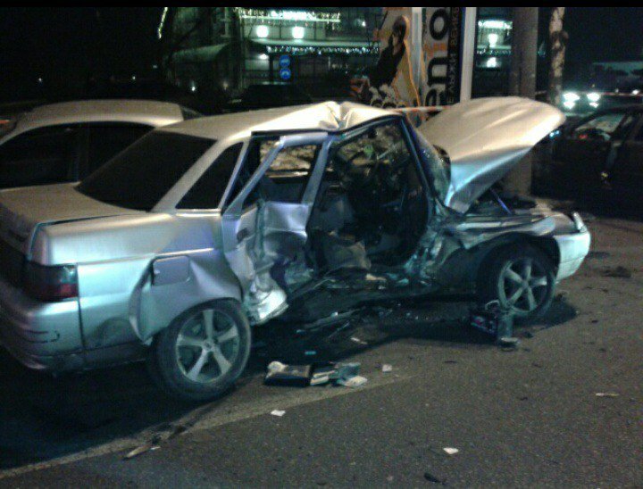 ДТП на Набережной: на большой скорости столкнулись три легковушки (ФОТО) 2