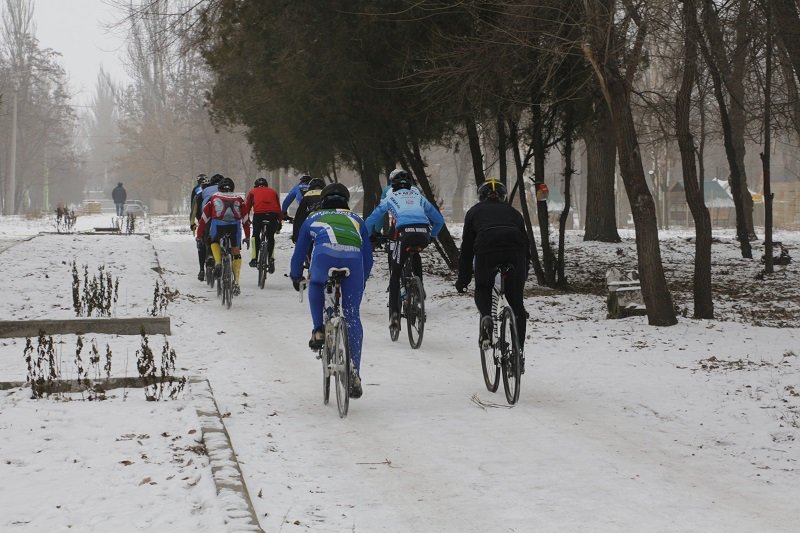Снег не помеха: в Днепре прошли соревнования по велокроссу (ФОТО) 2