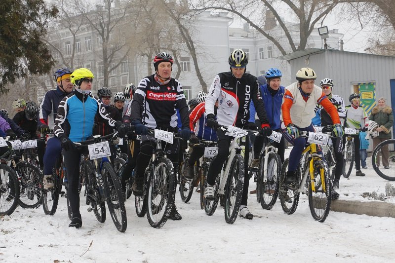 Снег не помеха: в Днепре прошли соревнования по велокроссу (ФОТО) 3