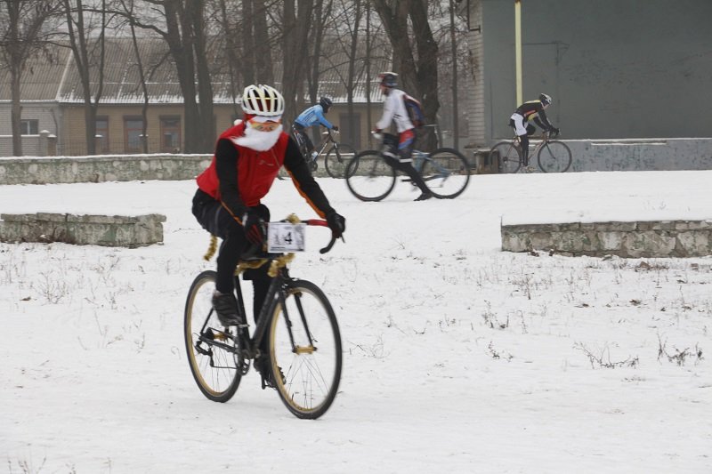 Снег не помеха: в Днепре прошли соревнования по велокроссу (ФОТО) 8
