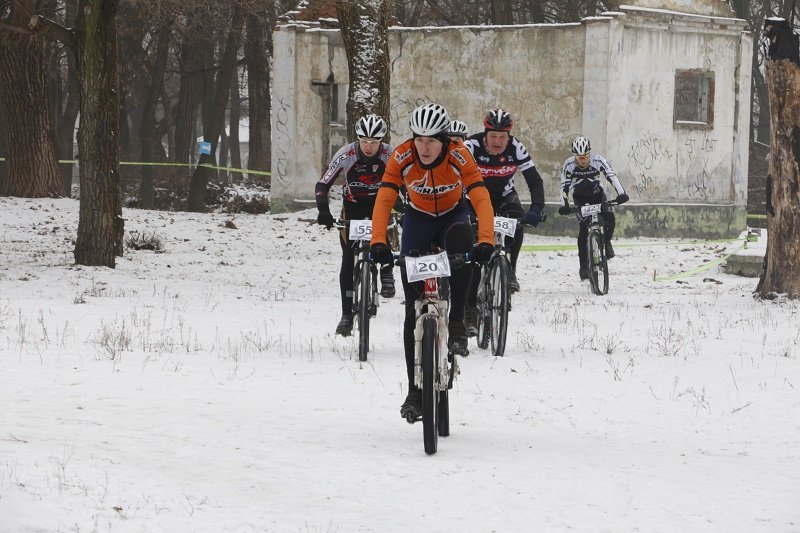 Снег не помеха: в Днепре прошли соревнования по велокроссу (ФОТО) 9