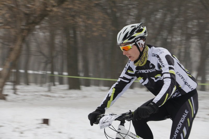 Снег не помеха: в Днепре прошли соревнования по велокроссу (ФОТО) 11