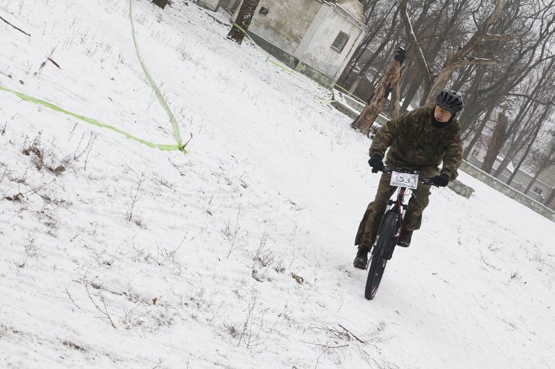 Снег не помеха: в Днепре прошли соревнования по велокроссу (ФОТО) 13