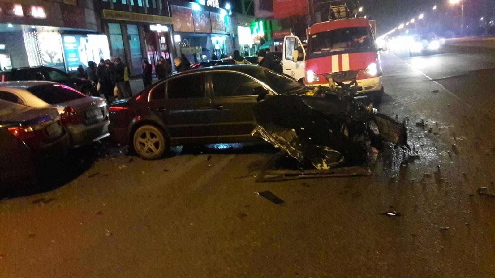 ДТП на Набережной Победы: столкнулись пять автомобилей, пострадали люди (ФОТО) 3