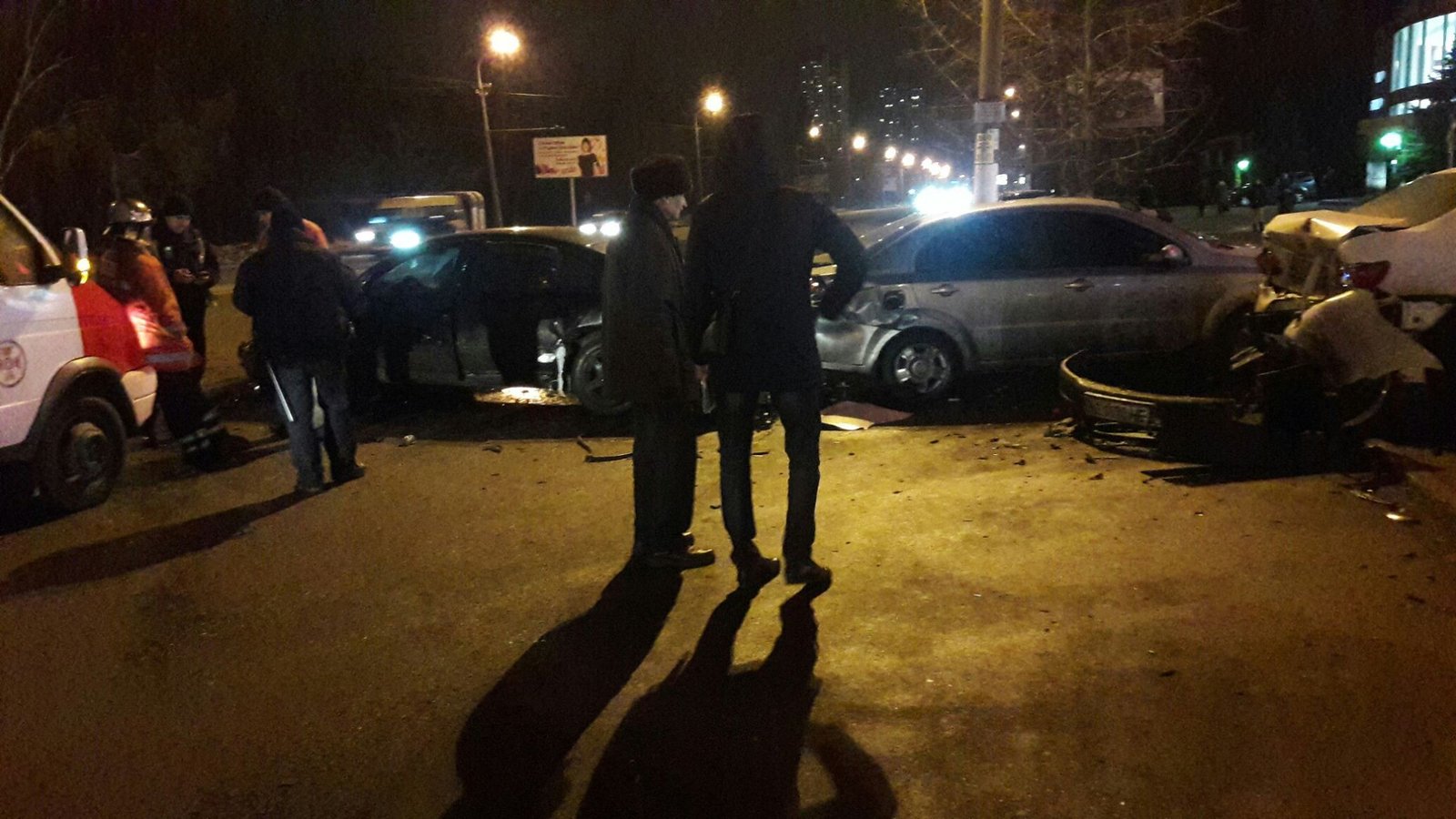 ДТП на Набережной Победы: столкнулись пять автомобилей, пострадали люди (ФОТО) 5