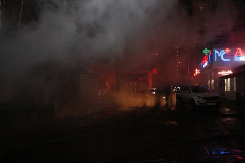 Ночной пожар на Воронцова: горели сразу три киоска (ФОТО) 3