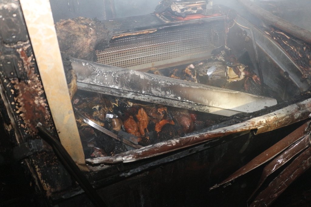 Ночной пожар на Воронцова: горели сразу три киоска (ФОТО) 5