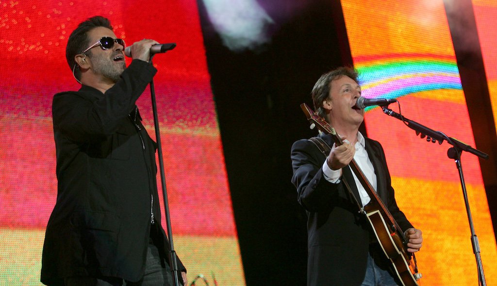 Умер певец Джордж Майкл 6