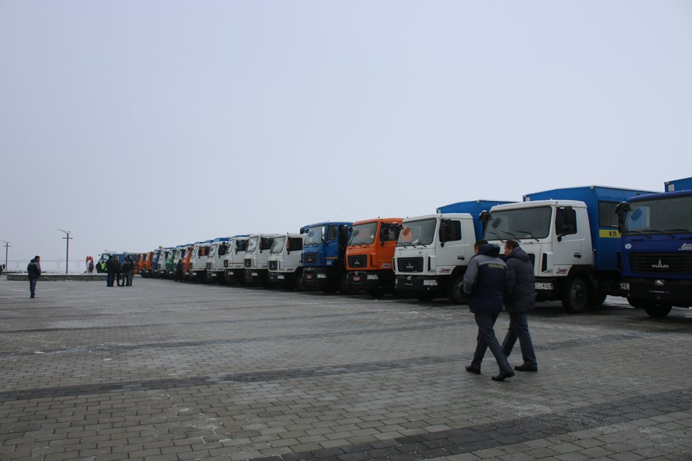 В Днепре показали новую коммунальную технику специального назначения (ФОТО) 1