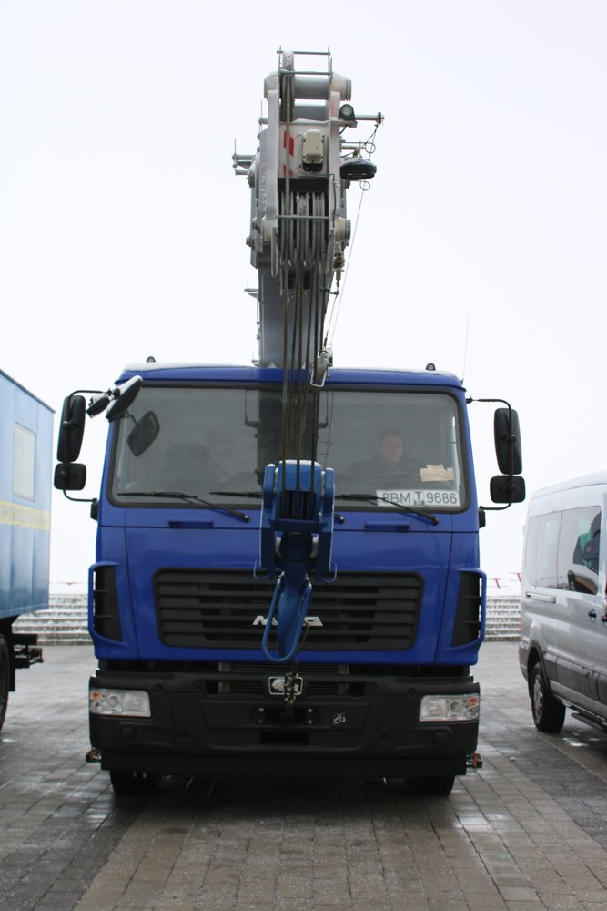 В Днепре показали новую коммунальную технику специального назначения (ФОТО) 3