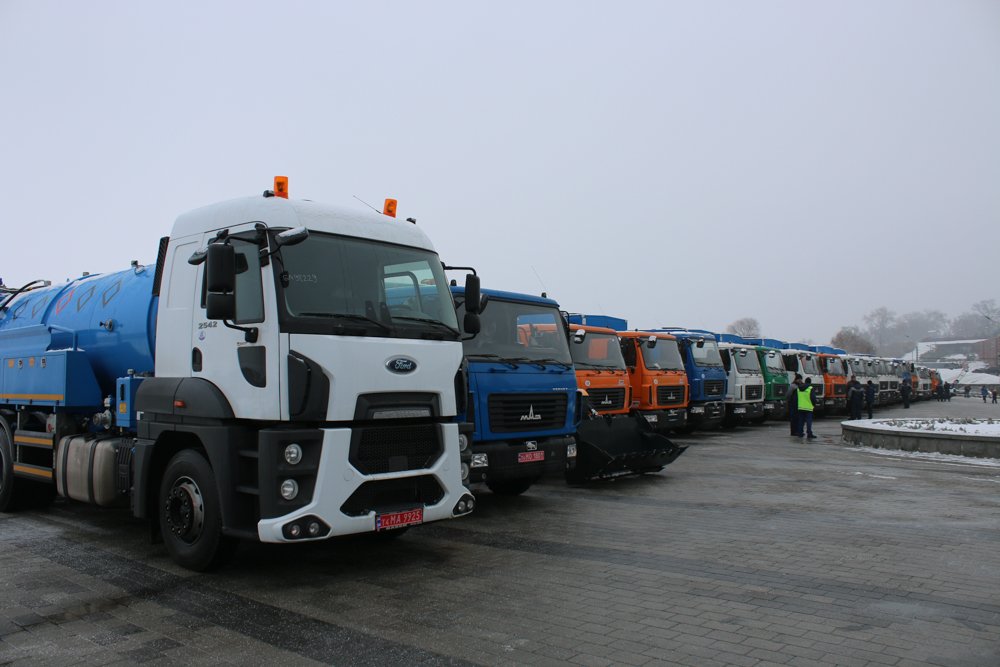 В Днепре показали новую коммунальную технику специального назначения (ФОТО) 4
