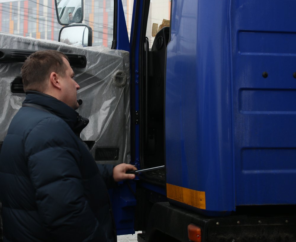 В Днепре показали новую коммунальную технику специального назначения (ФОТО) 10