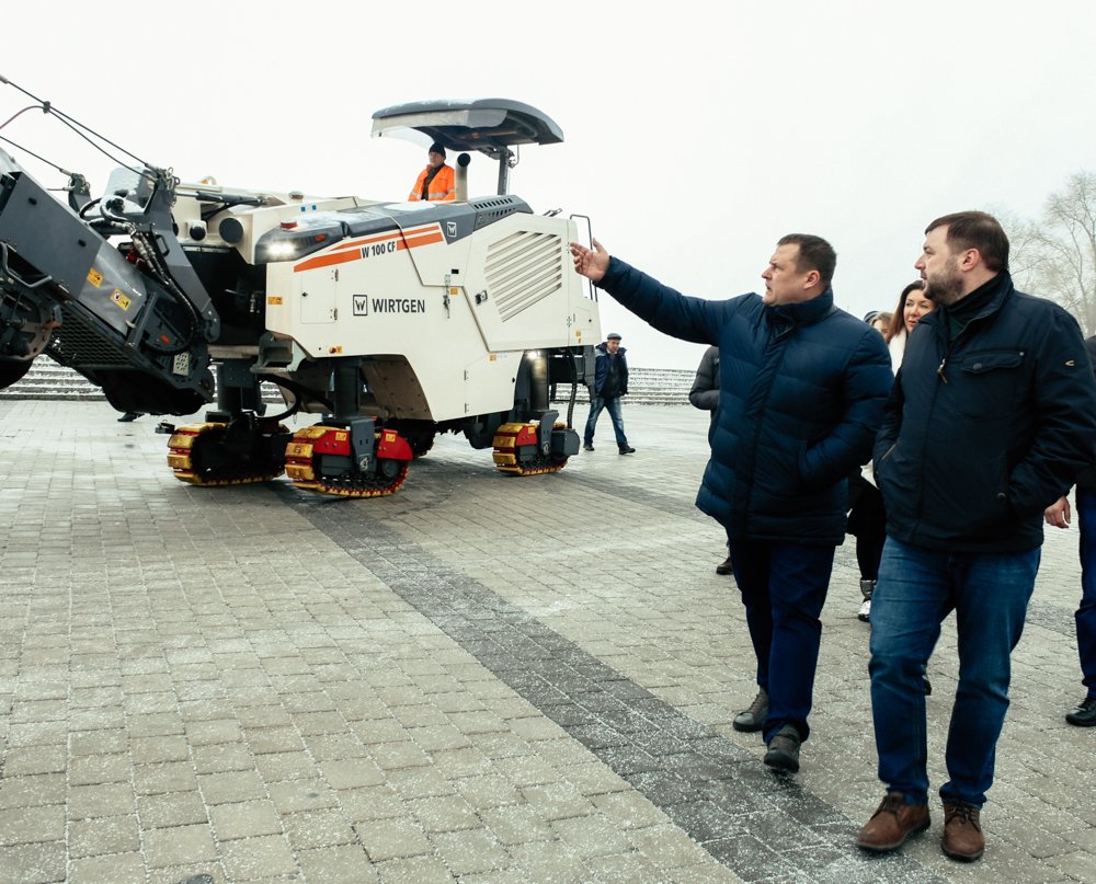 В Днепре показали новую коммунальную технику специального назначения (ФОТО) 11