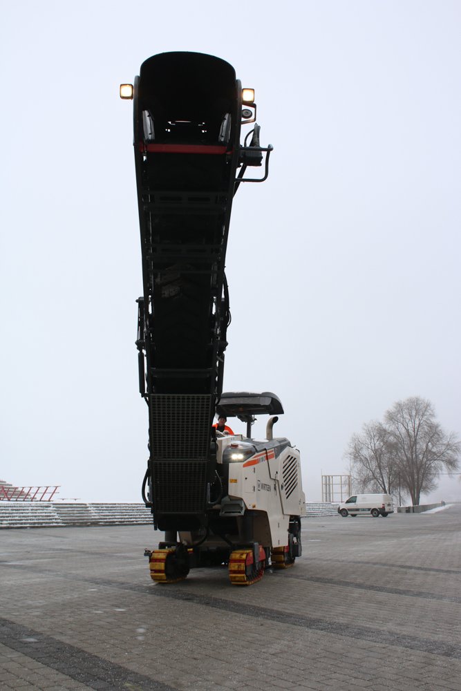 В Днепре показали новую коммунальную технику специального назначения (ФОТО) 13