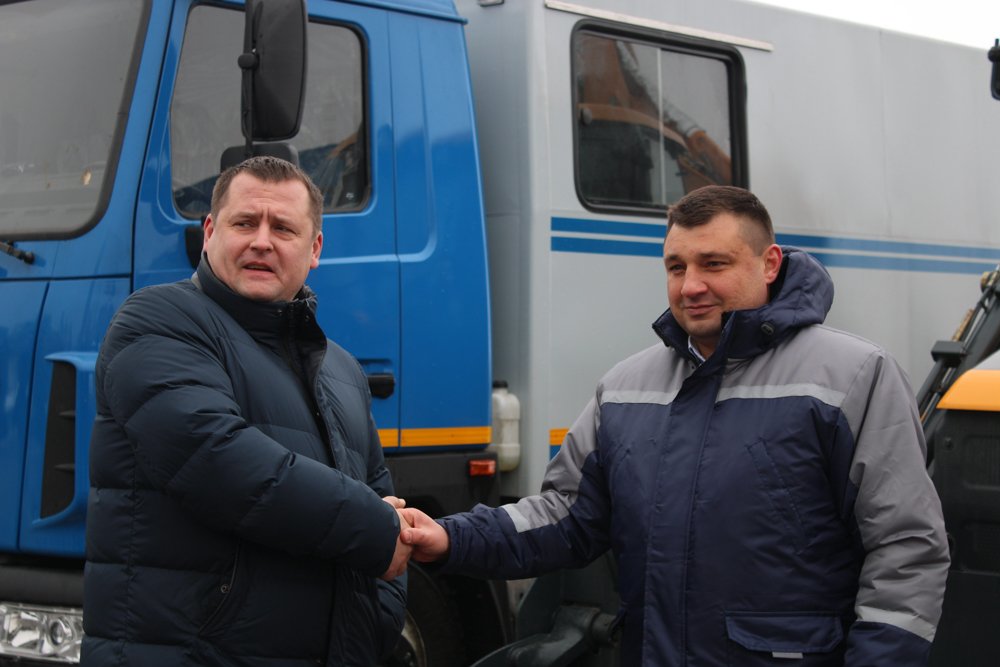 В Днепре показали новую коммунальную технику специального назначения (ФОТО) 14