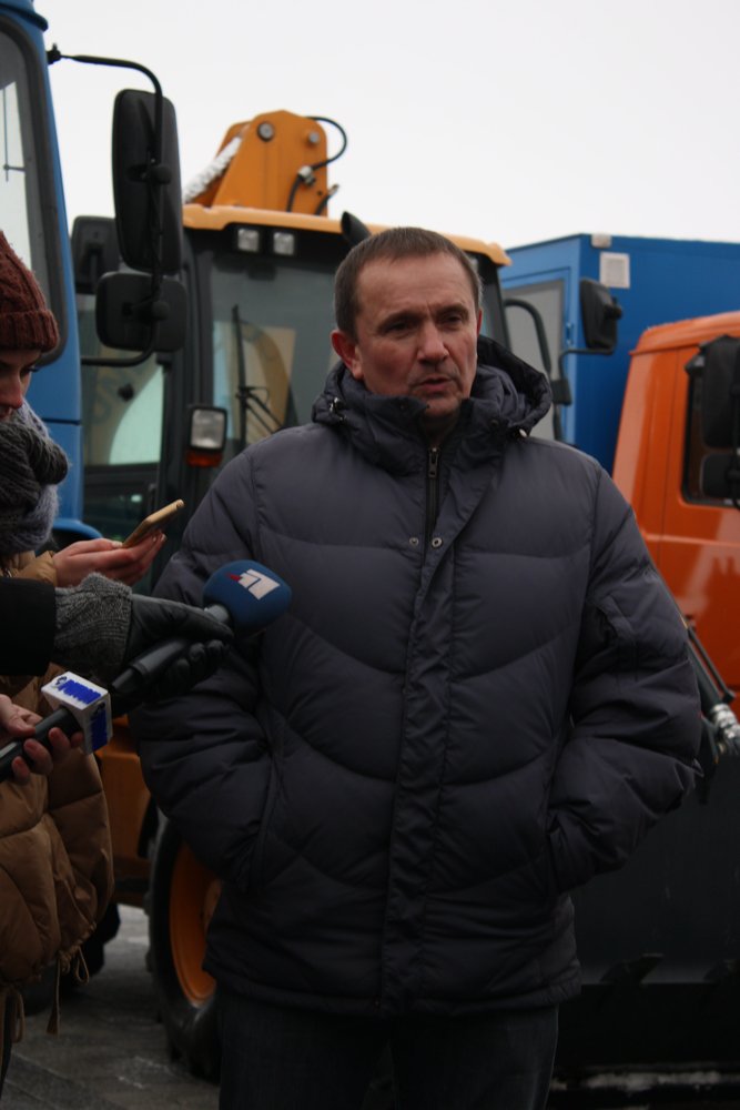 В Днепре показали новую коммунальную технику специального назначения (ФОТО) 16