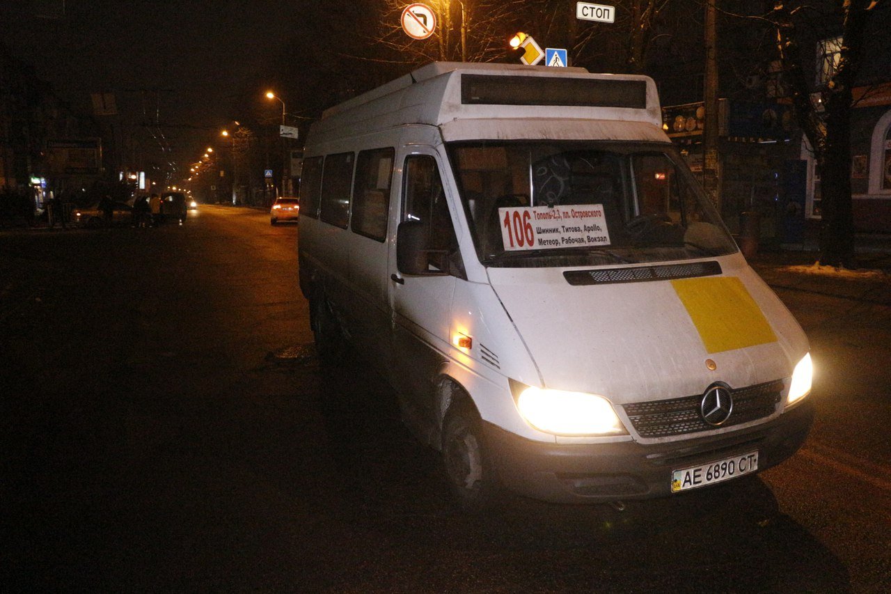 Стихийная точка продажи елок стала причиной ДТП (ФОТО) 6