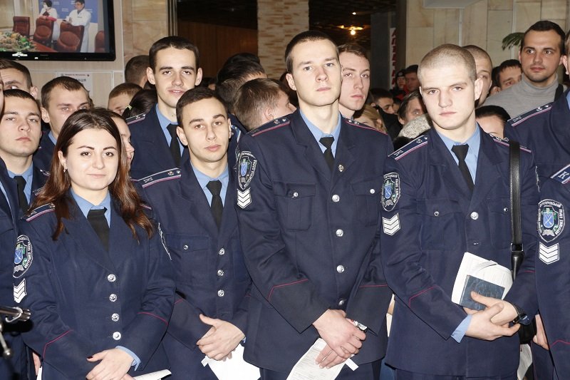 Что случилось сегодня в больнице Мечникова: люди выстроились в очередь (ФОТО) 5