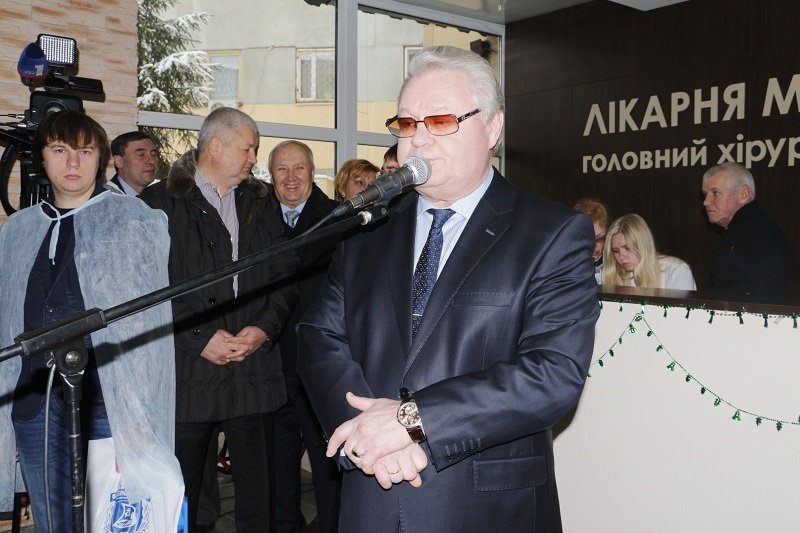 Что случилось сегодня в больнице Мечникова: люди выстроились в очередь (ФОТО) 7