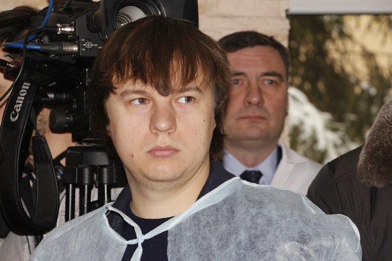 Что случилось сегодня в больнице Мечникова: люди выстроились в очередь (ФОТО) 8