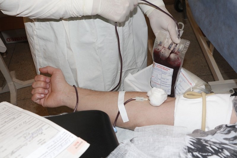 Что случилось сегодня в больнице Мечникова: люди выстроились в очередь (ФОТО) 13