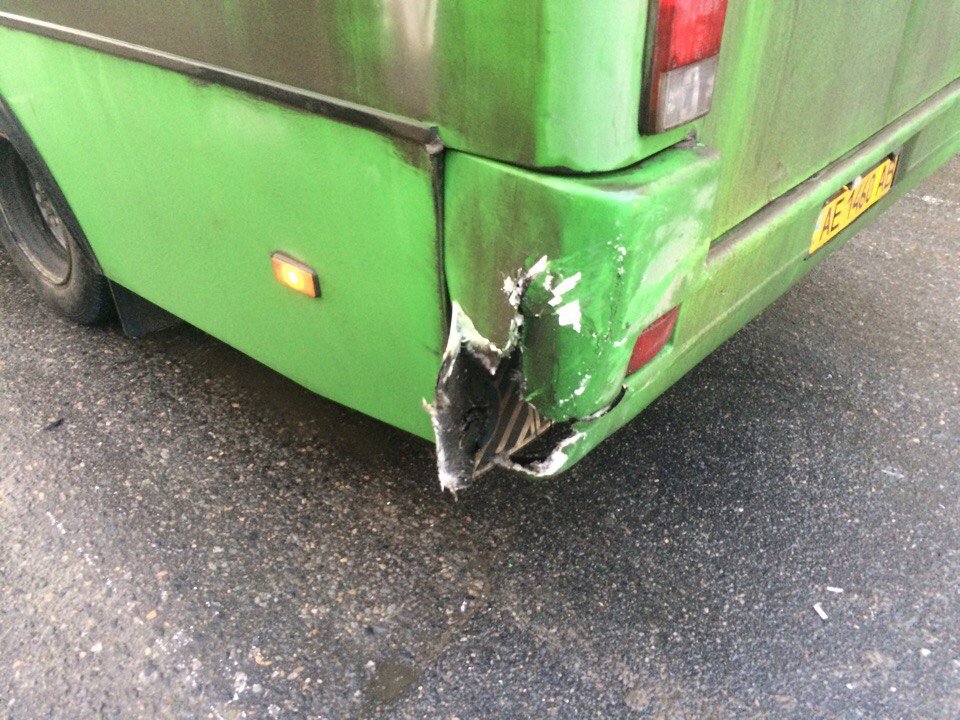 В центре Днепра столкнулись автобус и Subaru (ФОТО) 2