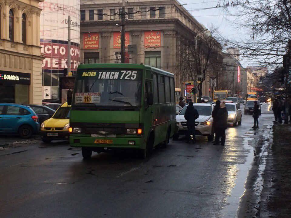 В центре Днепра столкнулись автобус и Subaru (ФОТО) 4