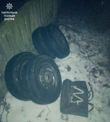 Патрульные Днепра предотвратили хищение колес 1