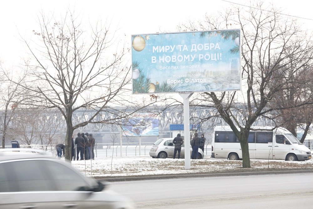 Толпы людей и драка с полицией: что за трэш происходил на Набережной утром (ВИДЕО, ФОТО) 4