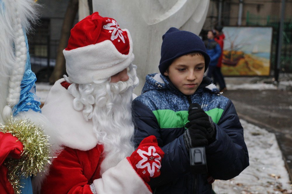 В Днепре появился зеленый кот-елка (ФОТО) 9