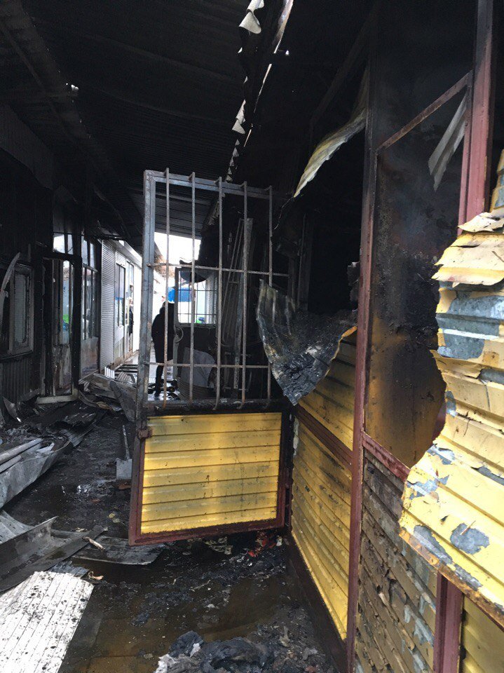 В Днепре горел рынок (ФОТО) 3