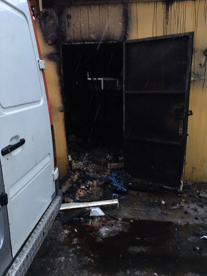 В Днепре горел рынок (ФОТО) 4