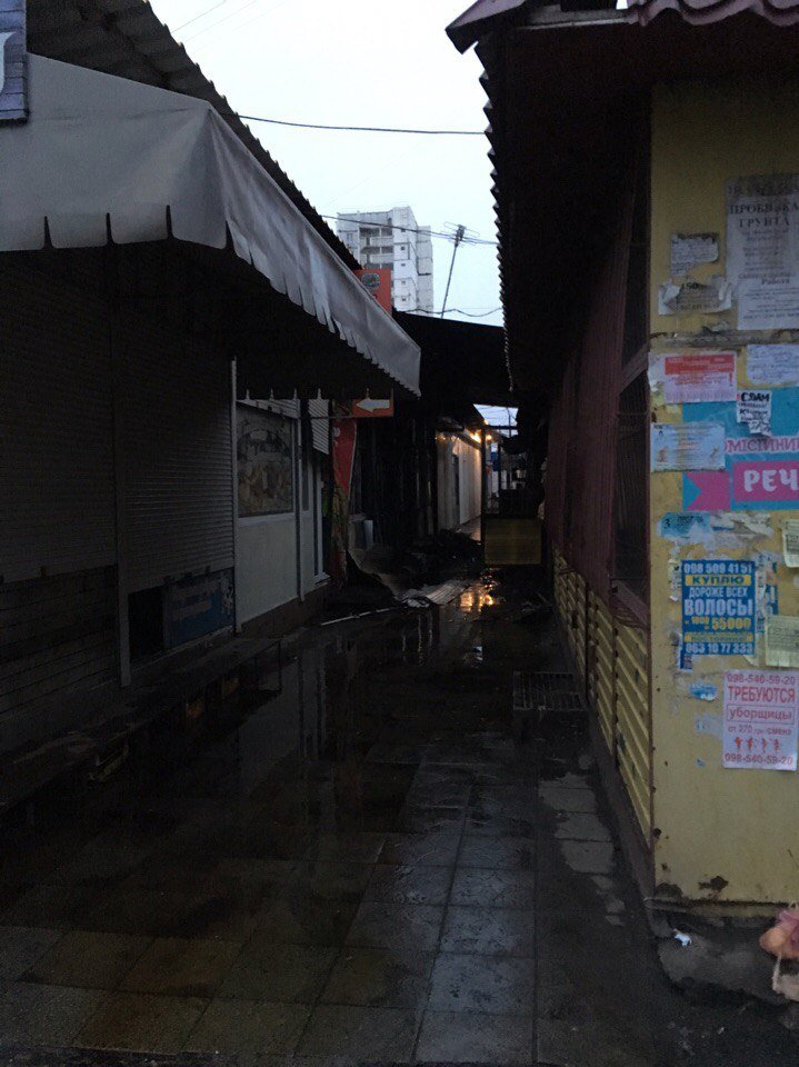 В Днепре горел рынок (ФОТО) 5