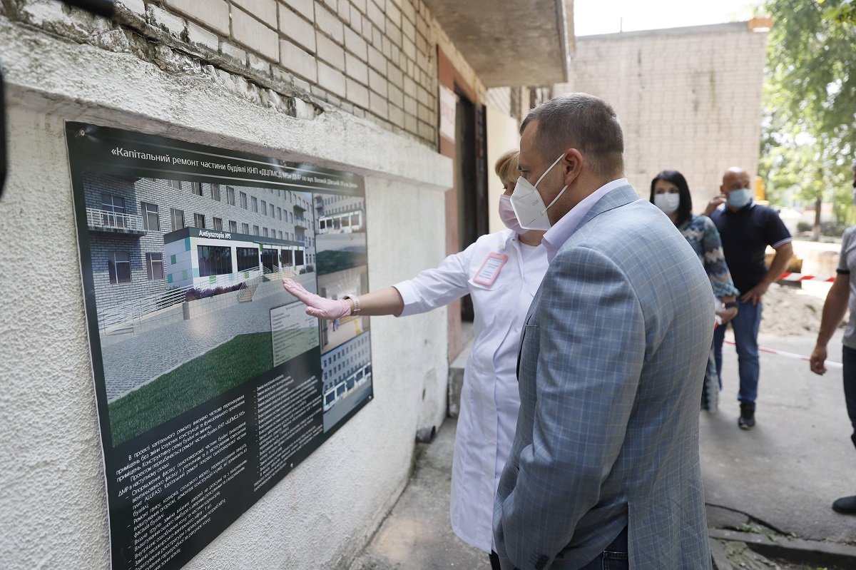 Борис Филатов рассказал, что изменится в медцентре в Новокодакском районе после ремонта 3